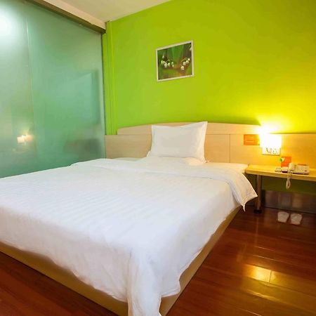 7Days Inn Nanchang North Railway Station Square Ruang foto