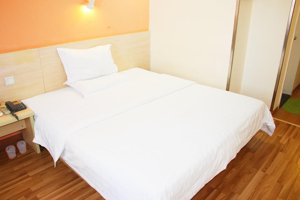 7Days Inn Nanchang North Railway Station Square Bagian luar foto