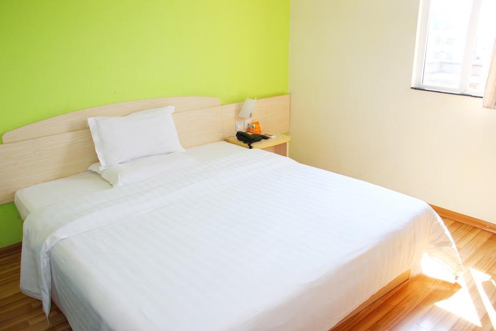 7Days Inn Nanchang North Railway Station Square Bagian luar foto