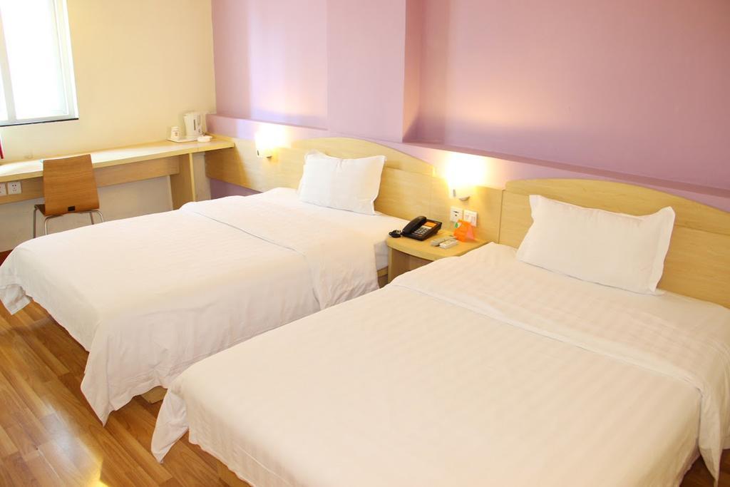 7Days Inn Nanchang North Railway Station Square Bagian luar foto