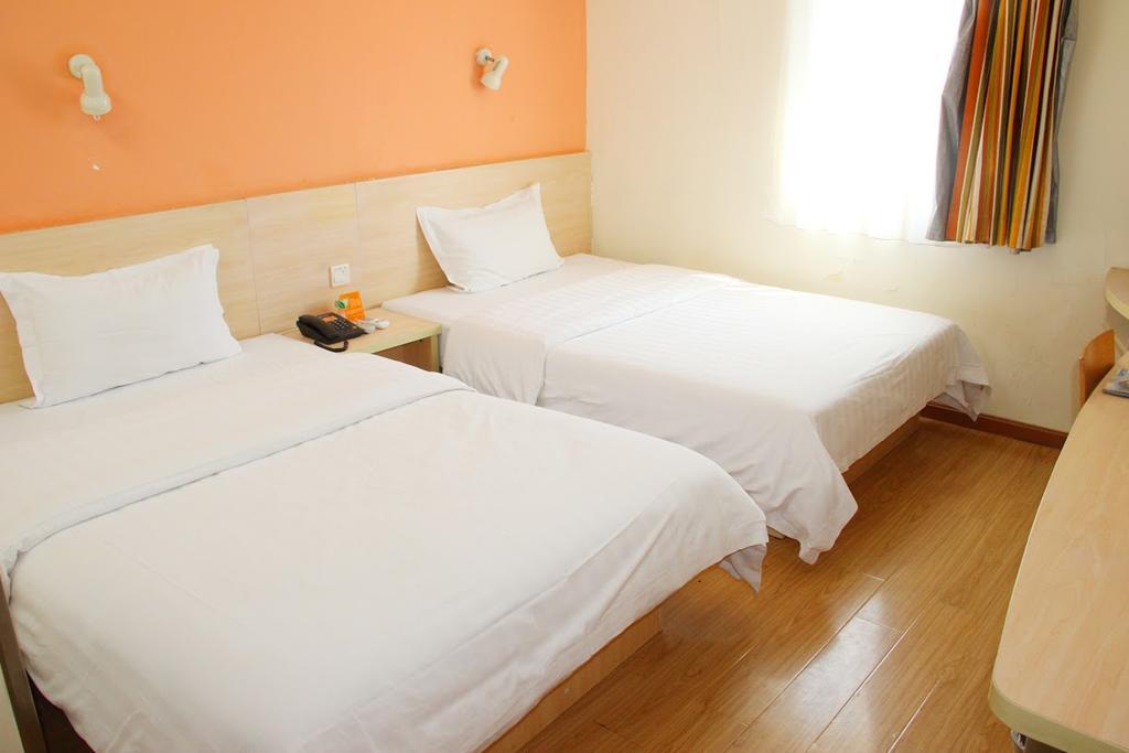 7Days Inn Nanchang North Railway Station Square Bagian luar foto