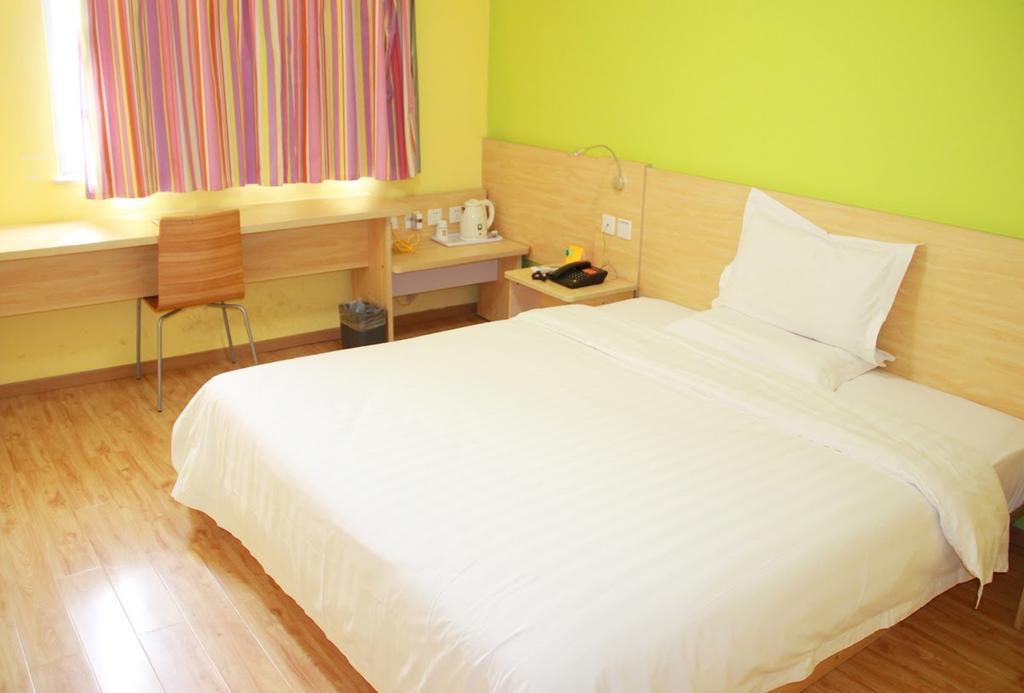 7Days Inn Nanchang North Railway Station Square Bagian luar foto