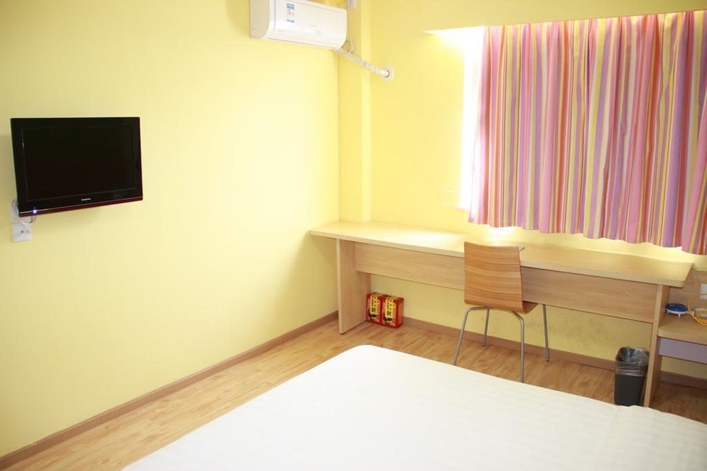 7Days Inn Nanchang North Railway Station Square Bagian luar foto