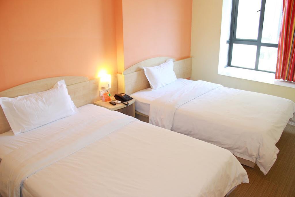 7Days Inn Nanchang North Railway Station Square Bagian luar foto