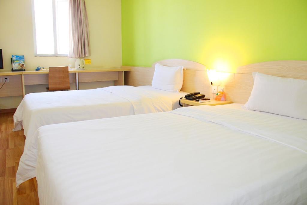 7Days Inn Nanchang North Railway Station Square Bagian luar foto
